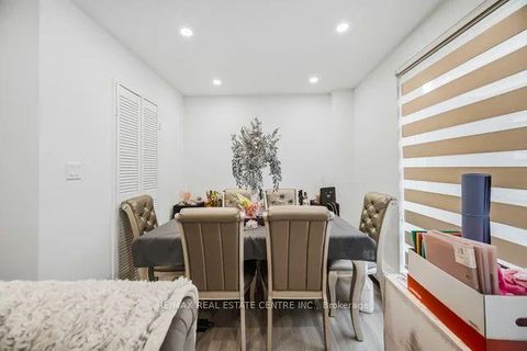 Photo 10 at 255 - 10 Eddystone Avenue, Jane Heights, Toronto