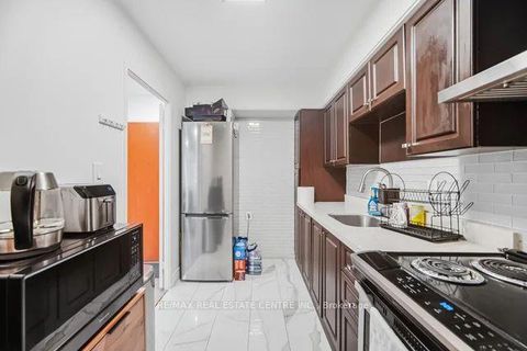 Photo 12 at 255 - 10 Eddystone Avenue, Jane Heights, Toronto