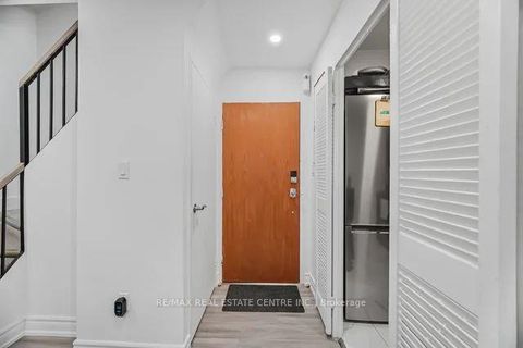 Photo 13 at 255 - 10 Eddystone Avenue, Jane Heights, Toronto