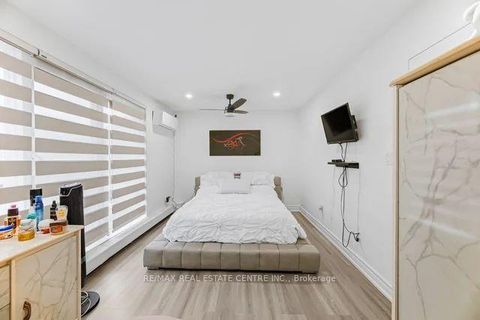 Photo 16 at 255 - 10 Eddystone Avenue, Jane Heights, Toronto