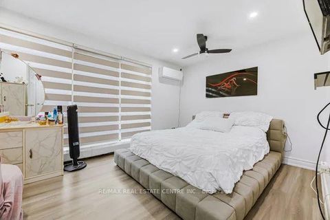 Photo 18 at 255 - 10 Eddystone Avenue, Jane Heights, Toronto