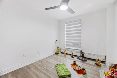 Photo 22 at 255 - 10 Eddystone Avenue, Jane Heights, Toronto