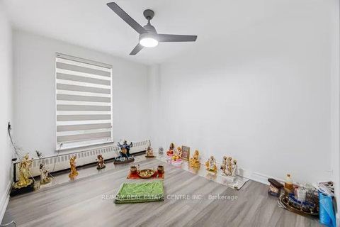 Photo 23 at 255 - 10 Eddystone Avenue, Jane Heights, Toronto