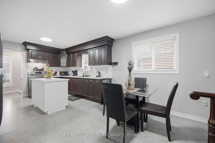 Photo 9 at 309 Royal Salisbury Way, Madoc, Brampton