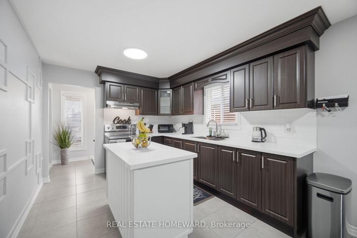 Photo 11 at 309 Royal Salisbury Way, Madoc, Brampton