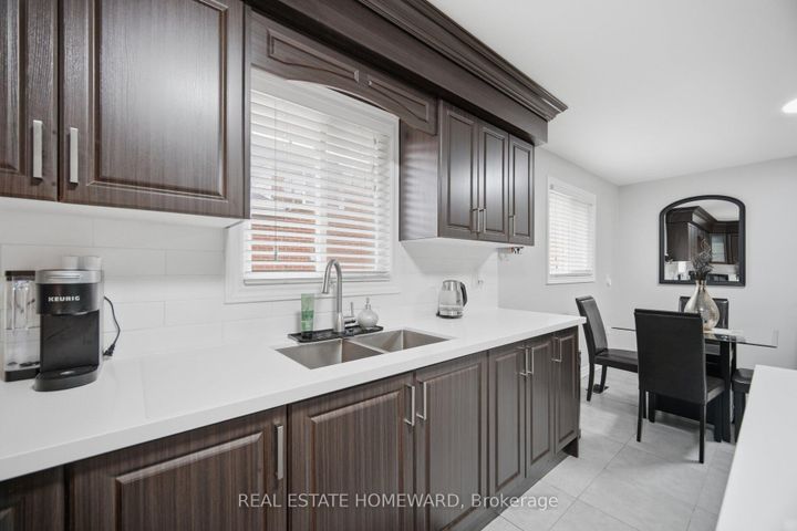 Photo 12 at 309 Royal Salisbury Way, Madoc, Brampton