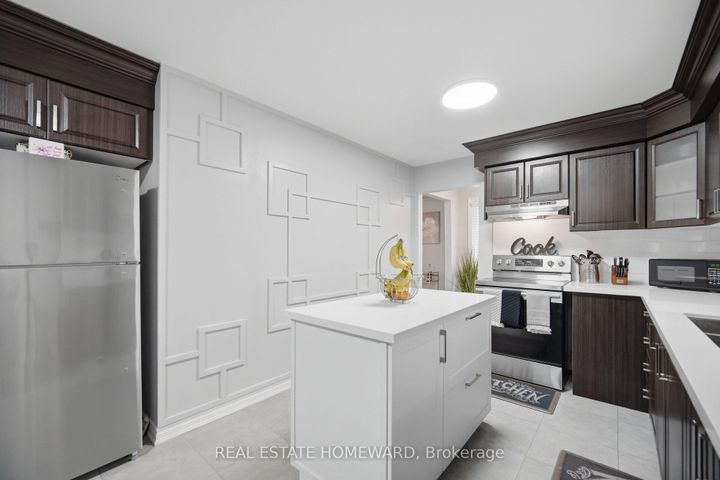 Photo 13 at 309 Royal Salisbury Way, Madoc, Brampton