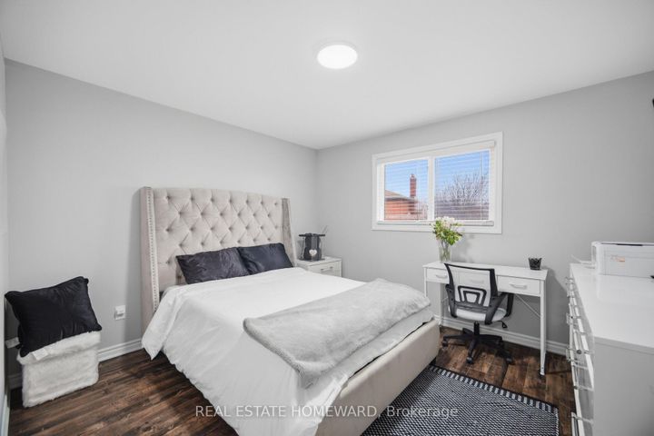 Photo 17 at 309 Royal Salisbury Way, Madoc, Brampton