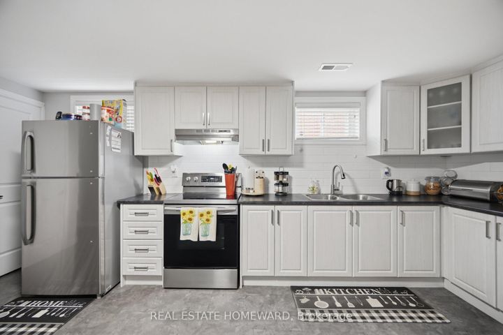 Photo 33 at 309 Royal Salisbury Way, Madoc, Brampton