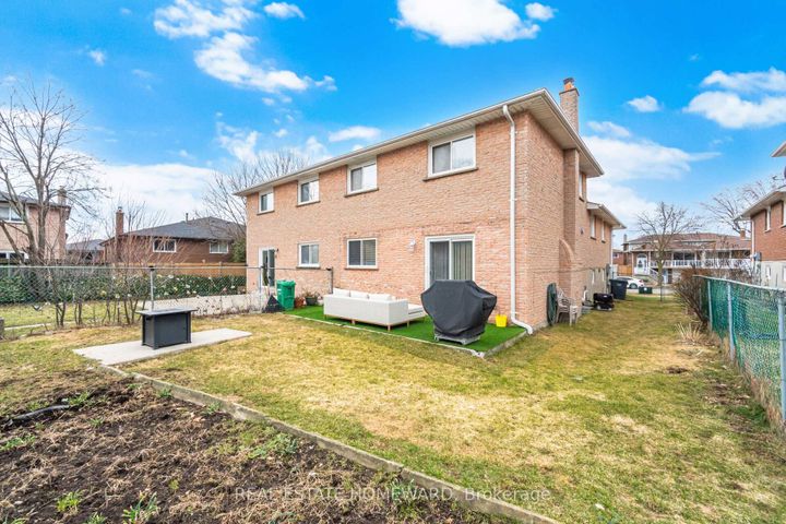 Photo 45 at 309 Royal Salisbury Way, Madoc, Brampton