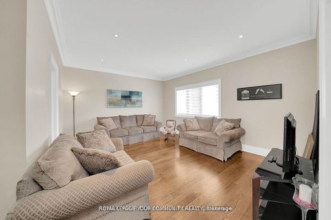 Photo 24 at 76 Elm Grove Avenue, Oak Ridges, Richmond Hill