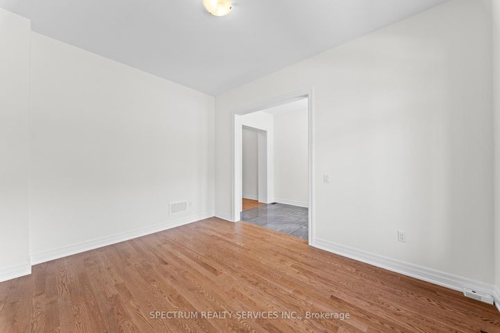 Photo 4 at 17 Mosswood Trail, Vales of Castlemore, Brampton