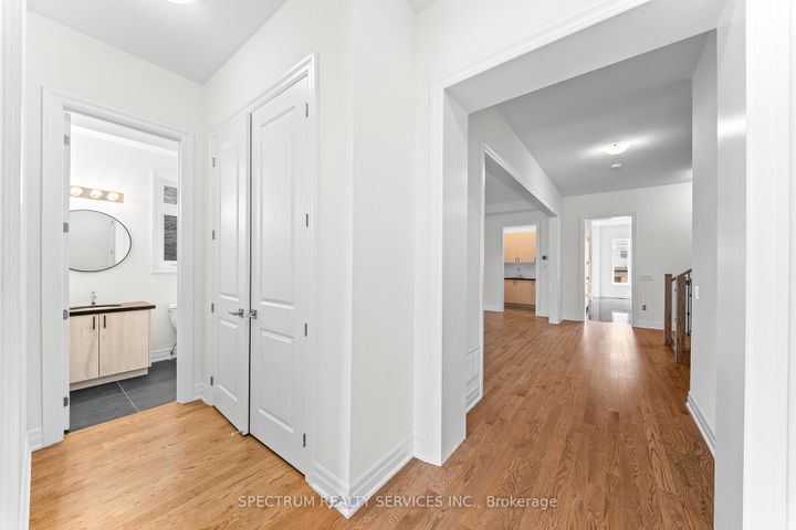 Photo 5 at 17 Mosswood Trail, Vales of Castlemore, Brampton