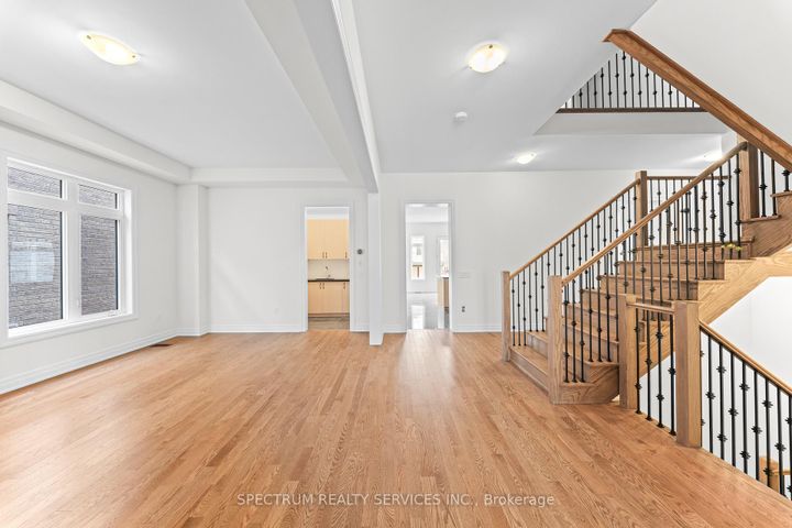 Photo 7 at 17 Mosswood Trail, Vales of Castlemore, Brampton