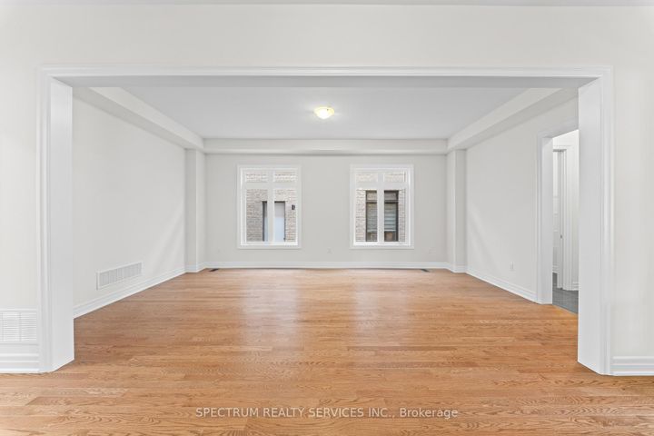 Photo 8 at 17 Mosswood Trail, Vales of Castlemore, Brampton