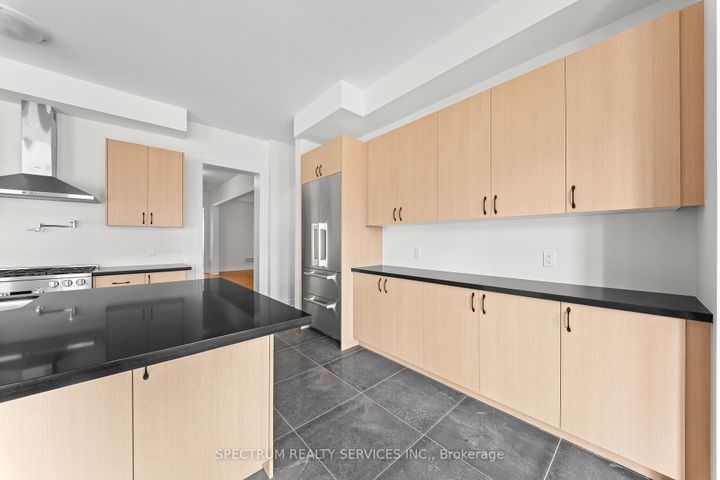 Photo 15 at 17 Mosswood Trail, Vales of Castlemore, Brampton