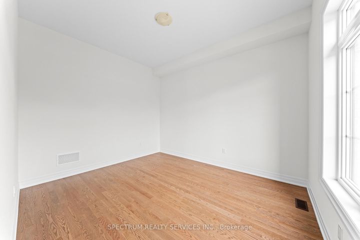 Photo 17 at 17 Mosswood Trail, Vales of Castlemore, Brampton