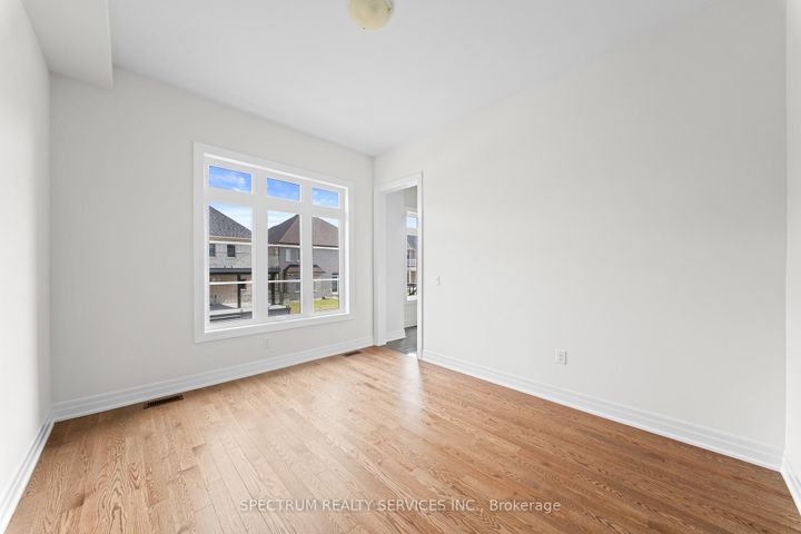 Photo 18 at 17 Mosswood Trail, Vales of Castlemore, Brampton