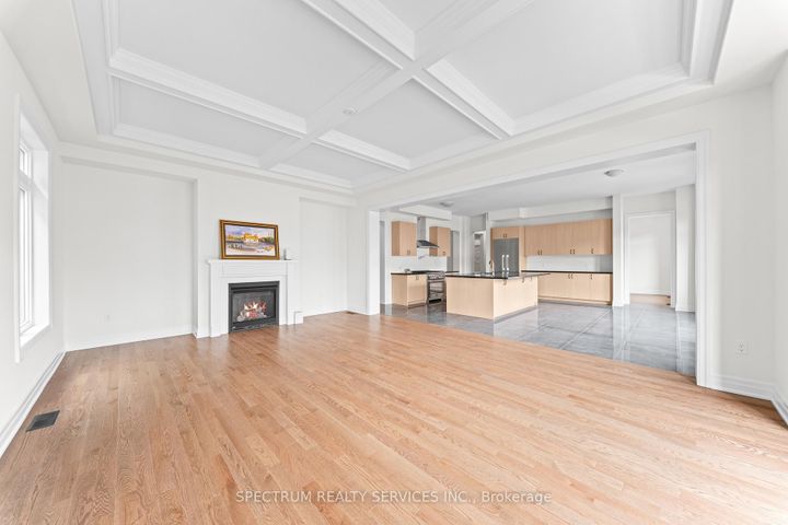 Photo 21 at 17 Mosswood Trail, Vales of Castlemore, Brampton