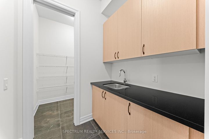 Photo 22 at 17 Mosswood Trail, Vales of Castlemore, Brampton