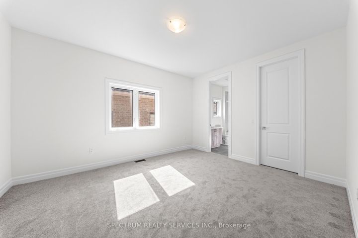 Photo 31 at 17 Mosswood Trail, Vales of Castlemore, Brampton