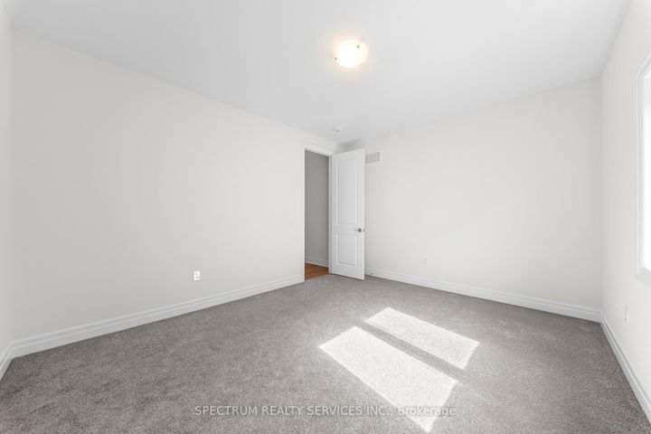 Photo 32 at 17 Mosswood Trail, Vales of Castlemore, Brampton