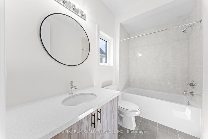 Photo 33 at 17 Mosswood Trail, Vales of Castlemore, Brampton