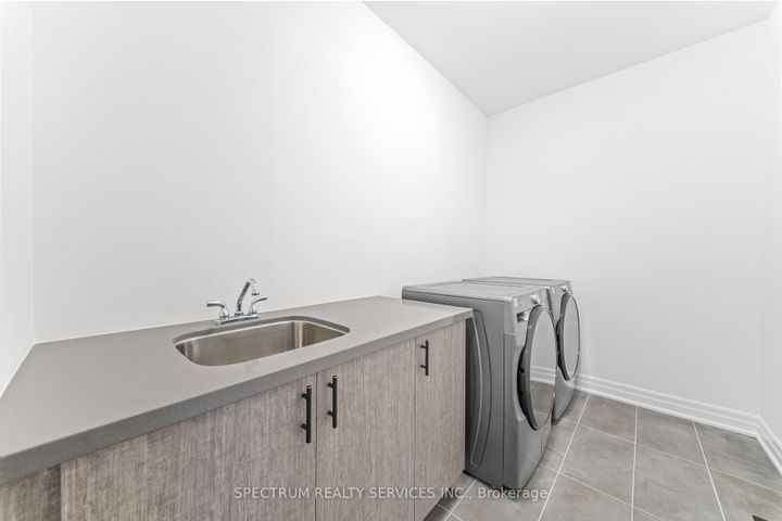 Photo 34 at 17 Mosswood Trail, Vales of Castlemore, Brampton