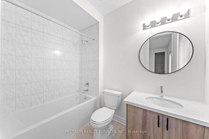 Photo 37 at 17 Mosswood Trail, Vales of Castlemore, Brampton