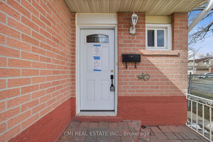 Photo 3 at 40 Glen Hollow Avenue, Clairville, Toronto