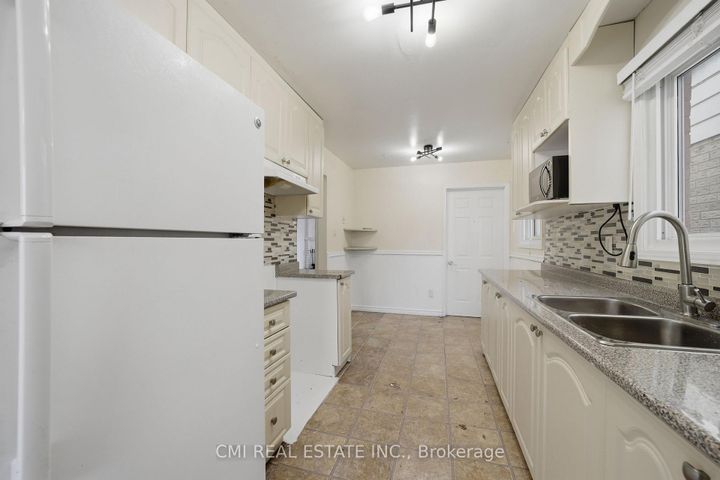 Photo 14 at 40 Glen Hollow Avenue, Clairville, Toronto