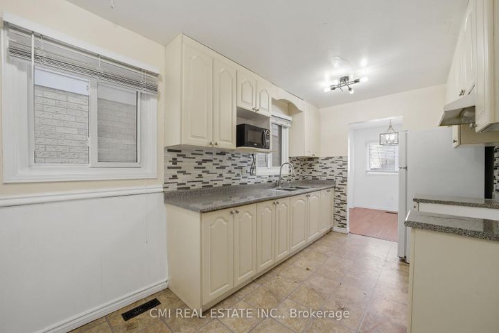 Photo 15 at 40 Glen Hollow Avenue, Clairville, Toronto