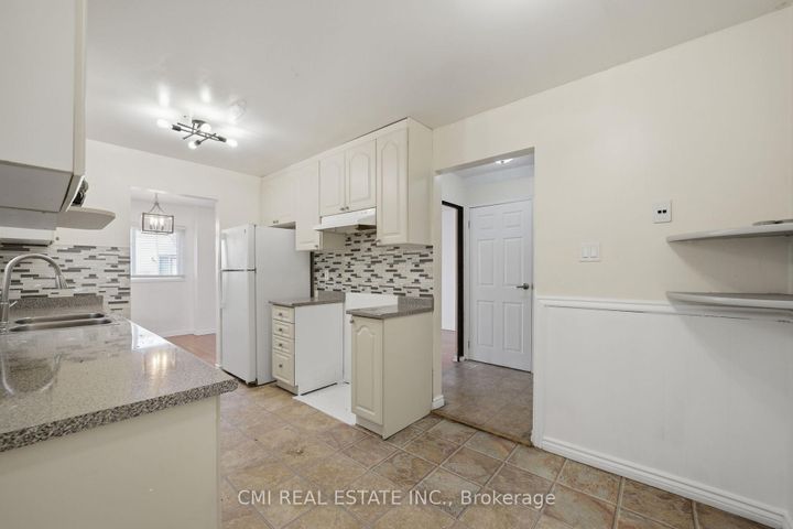 Photo 16 at 40 Glen Hollow Avenue, Clairville, Toronto