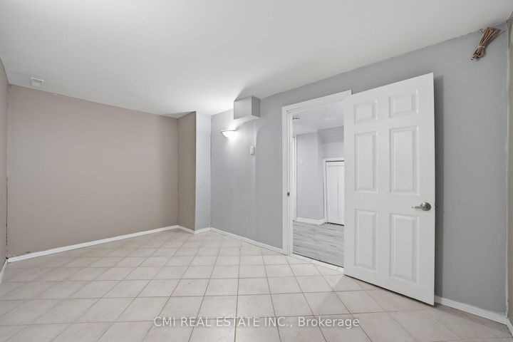 Photo 34 at 40 Glen Hollow Avenue, Clairville, Toronto