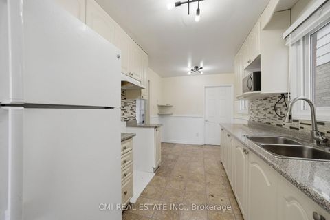 Photo 14 at 40 Glen Hollow Avenue, Clairville, Toronto