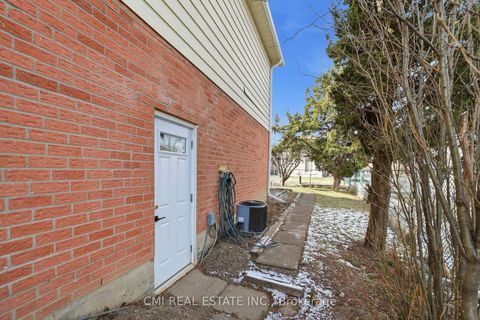 Photo 38 at 40 Glen Hollow Avenue, Clairville, Toronto