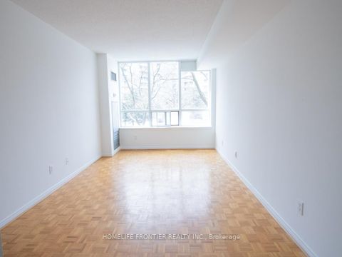 Photo 2 at 210 - 81 Townsgate Drive E, Yorkhill, Vaughan