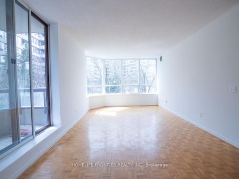 Photo 8 at 210 - 81 Townsgate Drive E, Yorkhill, Vaughan