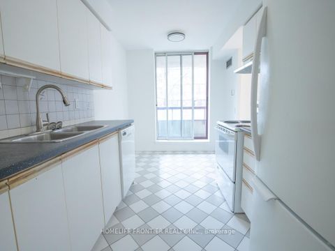 Photo 11 at 210 - 81 Townsgate Drive E, Yorkhill, Vaughan