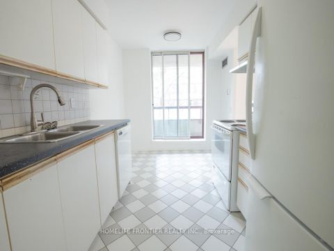 Photo 12 at 210 - 81 Townsgate Drive E, Yorkhill, Vaughan