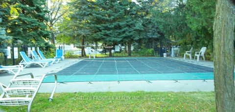 Photo 14 at 210 - 81 Townsgate Drive E, Yorkhill, Vaughan