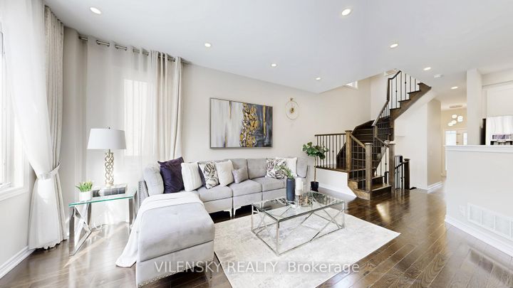 Photo 8 at 34 Elihof Drive, Patterson, Vaughan