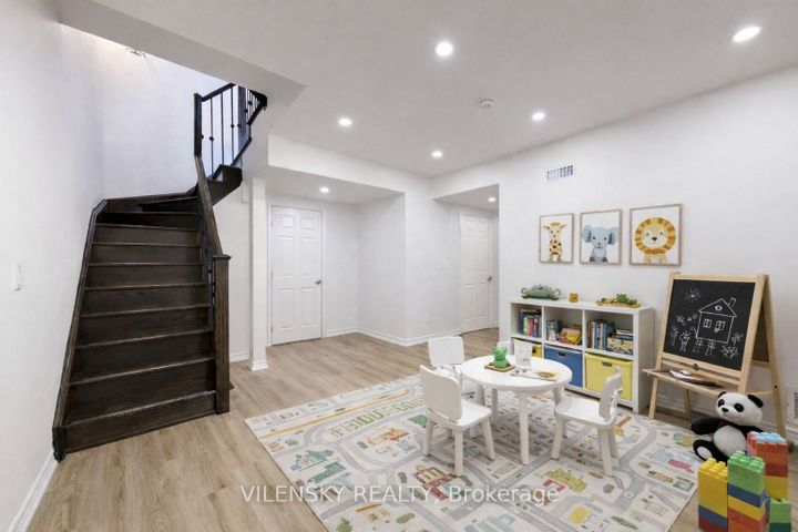 Photo 24 at 34 Elihof Drive, Patterson, Vaughan