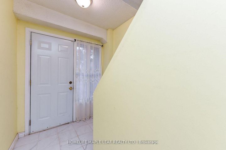 Photo 4 at 85 Enmount Drive, Southgate, Brampton
