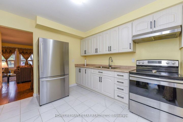 Photo 23 at 85 Enmount Drive, Southgate, Brampton