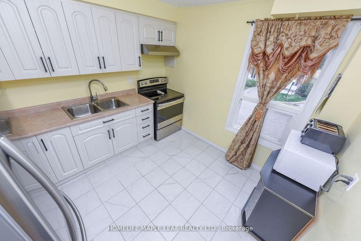 Photo 26 at 85 Enmount Drive, Southgate, Brampton