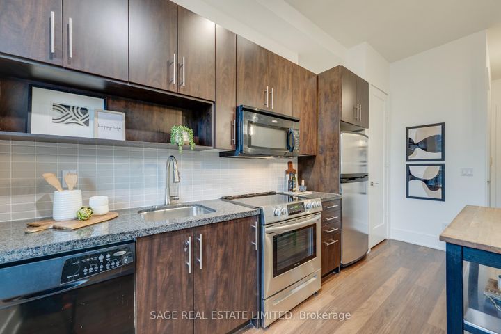 Photo 10 at 411 - 120 Homewood Avenue, North St. James Town, Toronto