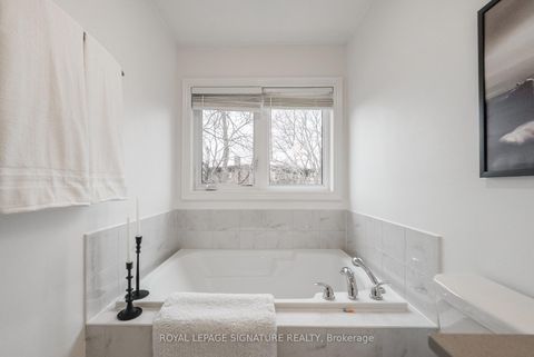 Photo 21 at 14 Queen Mary Court, East Woodbridge, Vaughan