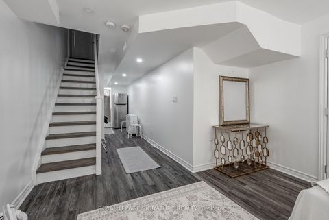 Photo 32 at 14 Queen Mary Court, East Woodbridge, Vaughan