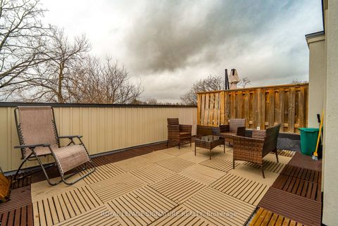 Photo 37 at 14 Queen Mary Court, East Woodbridge, Vaughan